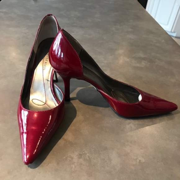 (2* for $30) Anne Klein burgundy patent shoes - Size 6 - Picture 1 of 8